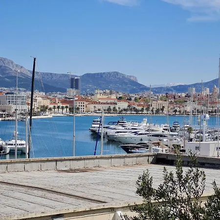 City Ana Apartman *